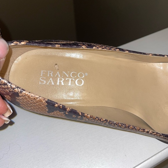 NINE WEST Snake Skin Leather upper with stacked heel - Picture 4 of 9